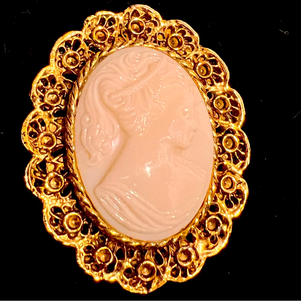 Vintage Cameo Brooch